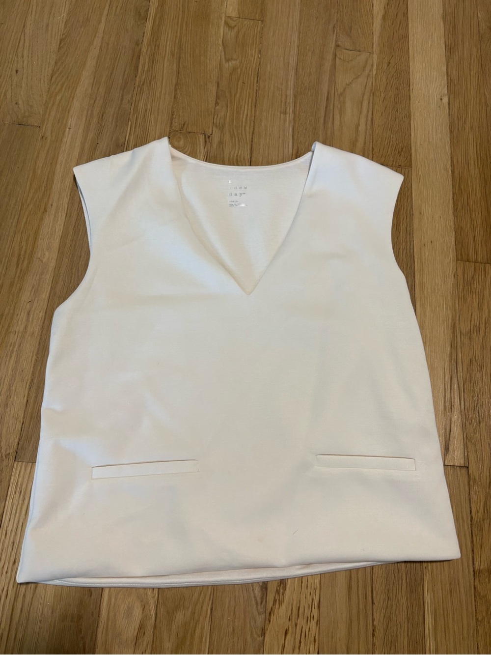 NWOT A New Day Women’s White V-Neck Sleeveless Top